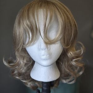 Gabor Blonde Layered Wig
